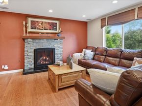 18100 De Souza Pl, Castro Valley CA 94546