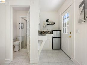 4369 Howe St, Oakland CA 94611