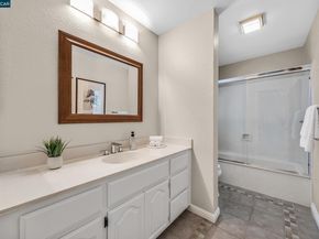 402 Chupcan Pl, Clayton CA 94517