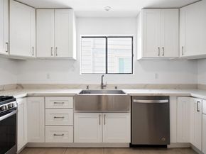 2735 E 11Th St, Oakland CA 94601