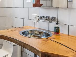 821 32nd, Oakland CA 94608