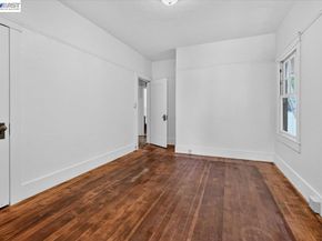 950 Loomis Ct, Oakland CA 94606