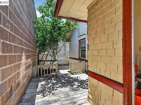 950 Loomis Ct, Oakland CA 94606