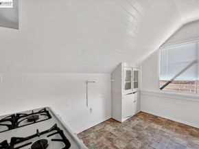 950 Loomis Ct, Oakland CA 94606