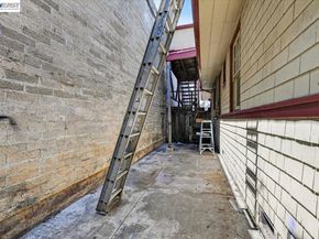950 Loomis Ct, Oakland CA 94606