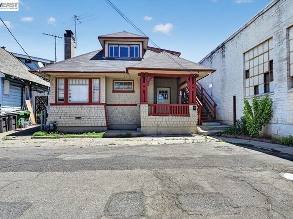 950 Loomis Ct, Oakland CA 94606