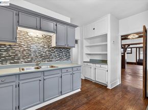 950 Loomis Ct, Oakland CA 94606