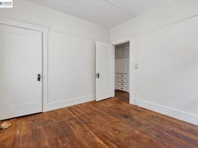 950 Loomis Ct, Oakland CA 94606