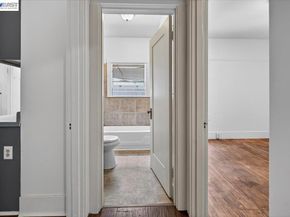 950 Loomis Ct, Oakland CA 94606