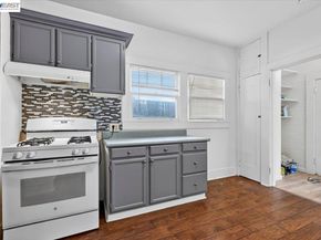 950 Loomis Ct, Oakland CA 94606