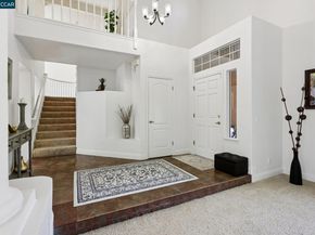242 El Pueblo Pl, Clayton CA 94517