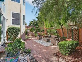242 El Pueblo Pl, Clayton CA 94517
