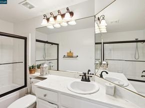 242 El Pueblo Pl, Clayton CA 94517
