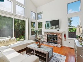 242 El Pueblo Pl, Clayton CA 94517