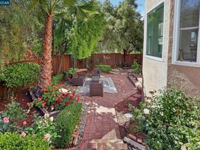 242 El Pueblo Pl, Clayton CA 94517