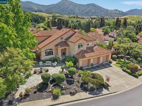 242 El Pueblo Pl, Clayton CA 94517