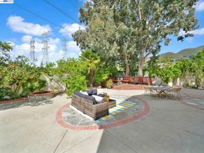 11 Meadows Ct, Fremont CA 94539