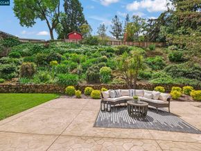 425 Roanoke Dr, Martinez CA 94553