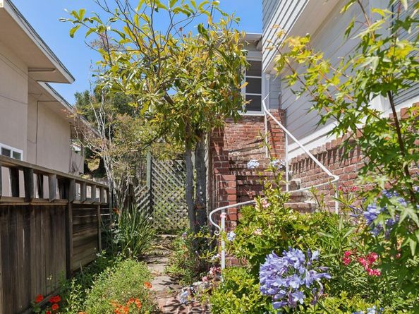 2541 Hilgard Ave, Berkeley CA 94709