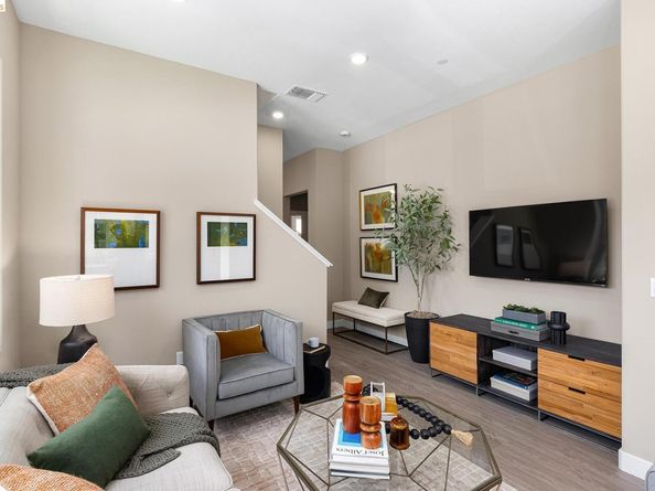 28928 Parkridge Loop 105, Hayward CA 94544