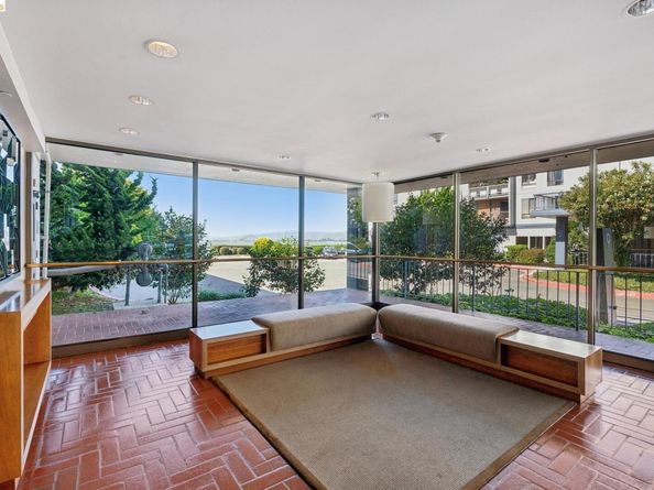 9 Commodore Dr A207, Emeryville CA 94608