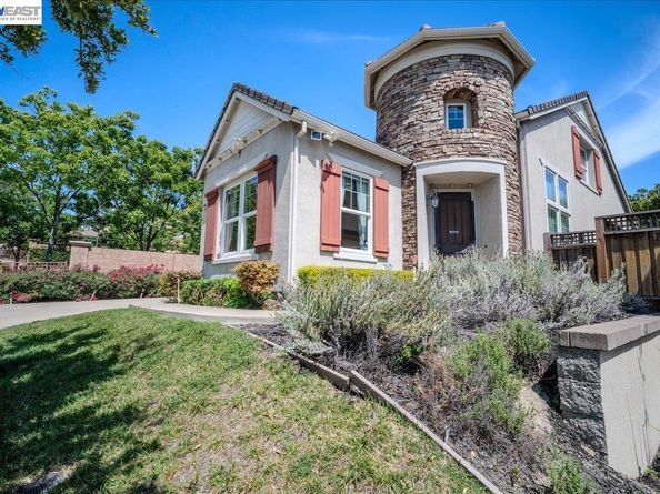 2560 Calabria Ct, Dublin CA 94568