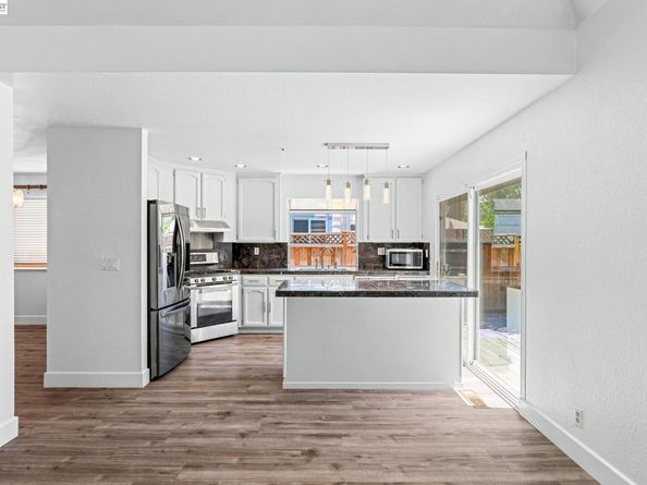 1059 Bellflower St, Livermore CA 94551