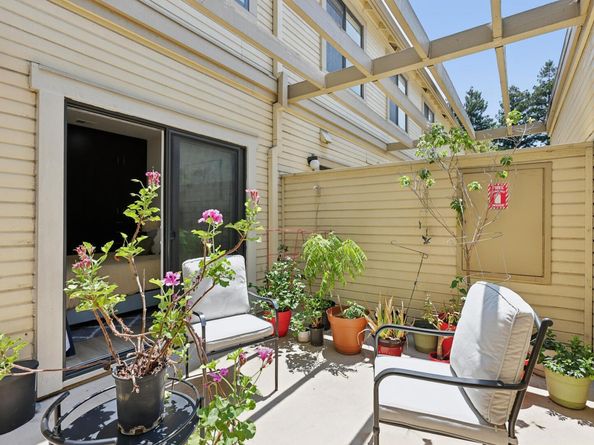 963 La Mesa Ter H, Sunnyvale CA 94086