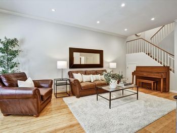 314 W Meadows Ln