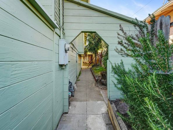 2713 Coolidge Ave, Oakland CA 94601