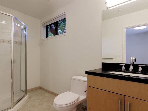 1565 32nd Street 4, Oakland CA 94608