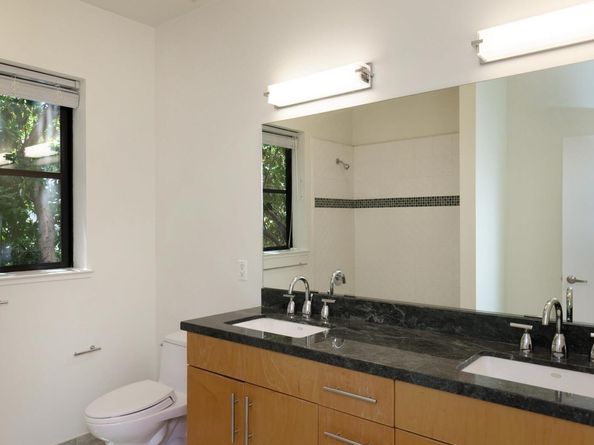 1565 32nd Street 4, Oakland CA 94608