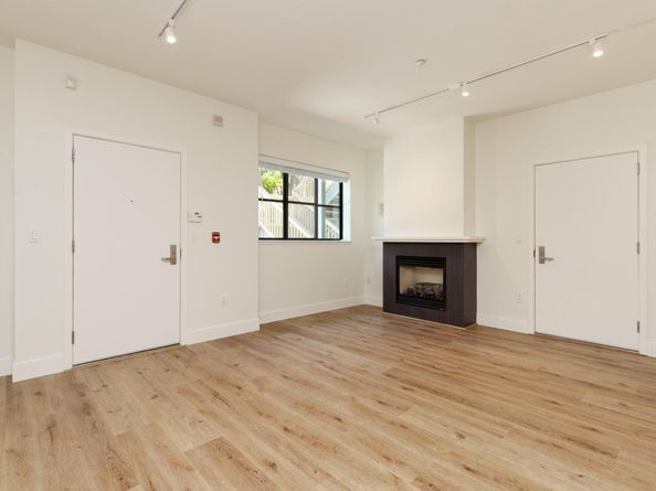 1565 32nd Street 4, Oakland CA 94608