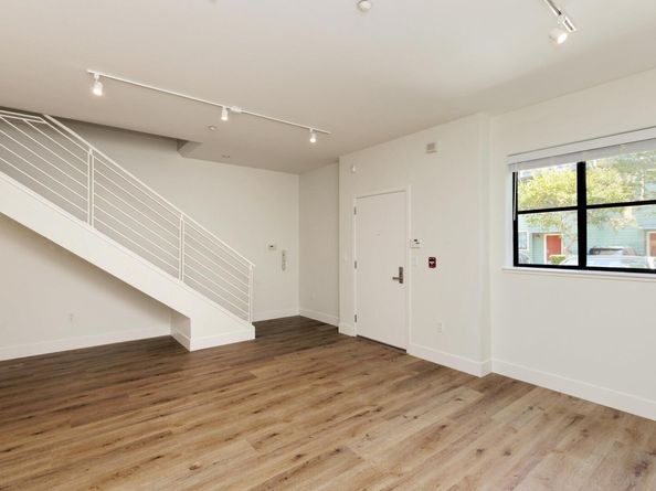 1565 32nd Street 4, Oakland CA 94608