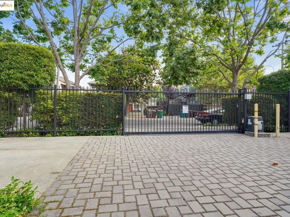 1565 32nd Street 4, Oakland CA 94608