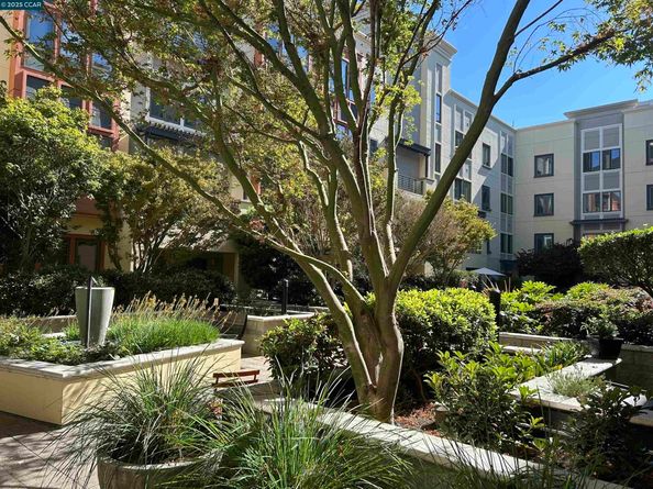 438 W Grand Ave 528, Oakland CA 94612