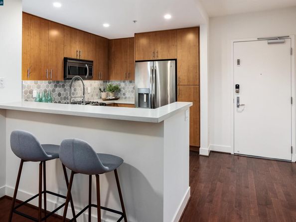 438 W Grand Ave 528, Oakland CA 94612