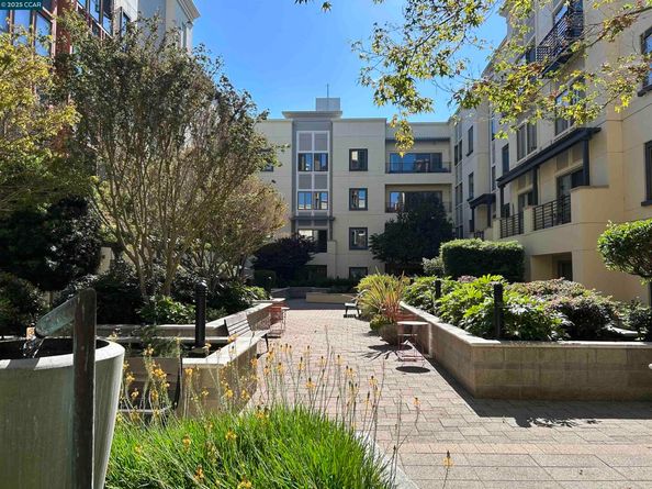 438 W Grand Ave 528, Oakland CA 94612