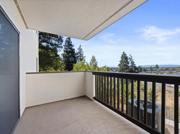 21117 Gary Dr 105, Hayward CA 94546