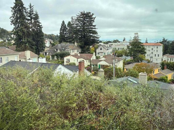135 Alta Rd, Oakland CA 94618