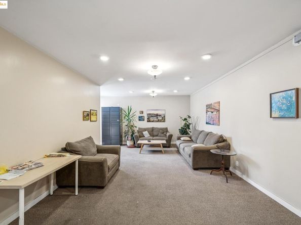 85 Vernon St 208, Oakland CA 94610