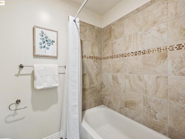 85 Vernon St 216, Oakland CA 94610