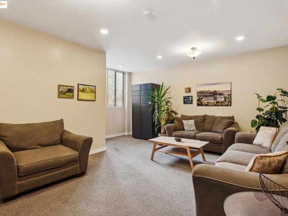 85 Vernon St 216, Oakland CA 94610