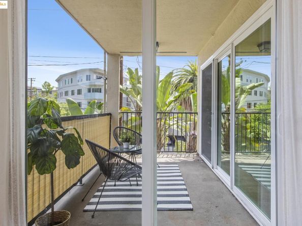 85 Vernon St 216, Oakland CA 94610