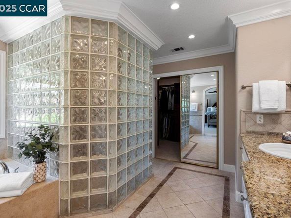 825 Bertram St, Walnut Creek CA 94598