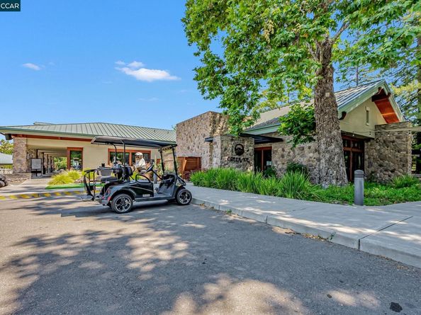 3395 Tice Creek Dr 2, Walnut Creek CA 94595
