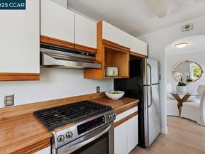 32 California Ave, Orinda CA 94563