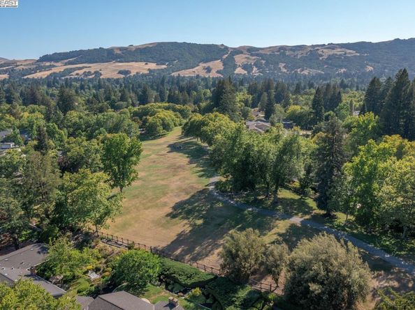 560 Old Orchard Drive, Danville CA 94526