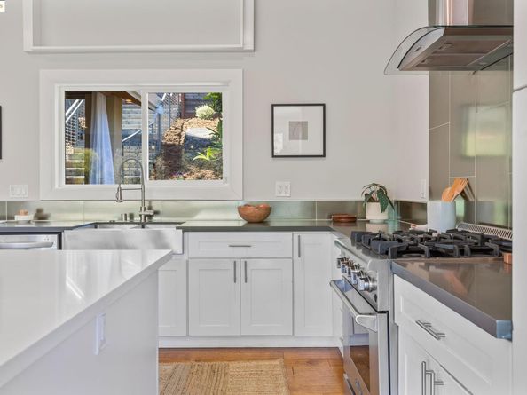6220 Valley View Rd, Oakland CA 94611