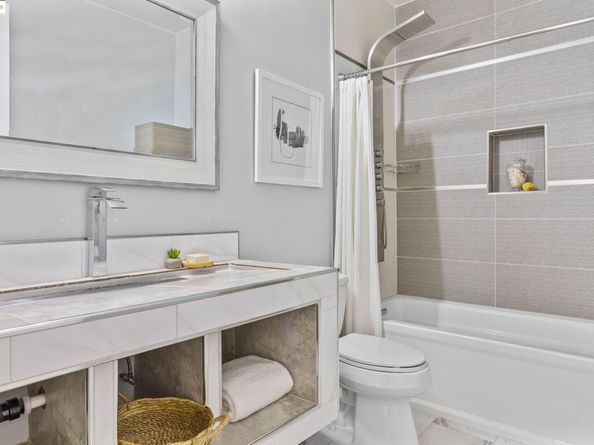 6220 Valley View Rd, Oakland CA 94611